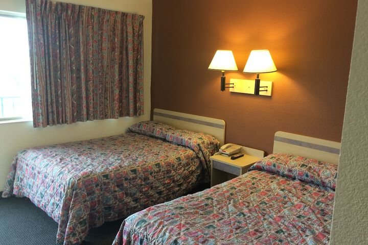Room 16 of 35