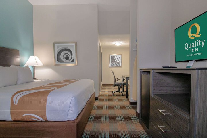 Quality Inn Roseville-Detroit North