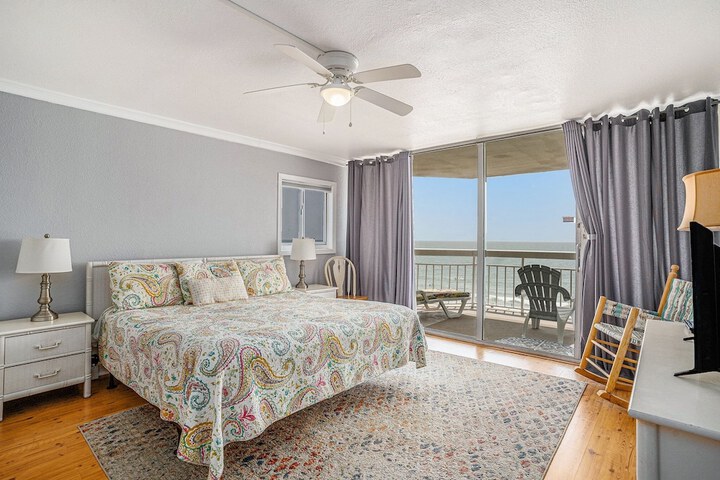 0401 Waters Edge Resort 3 Bedroom Condo by RedAwning