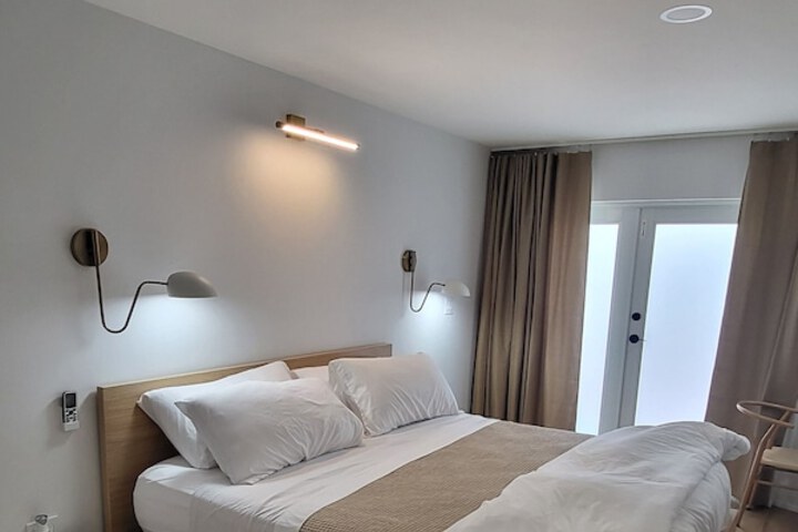 Room 28 of 35