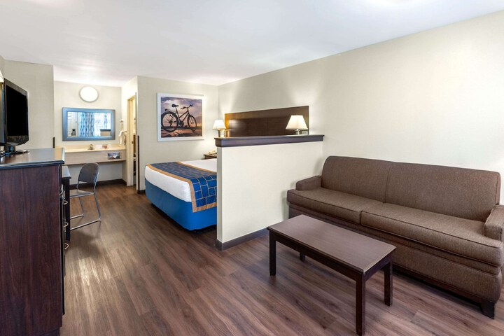 Room 12 of 20