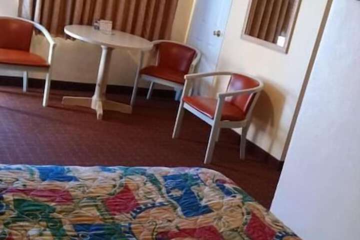 Room 13 of 19