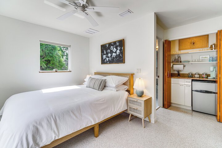 Private Oasis w / Pool: Walk to Melbourne Beach!