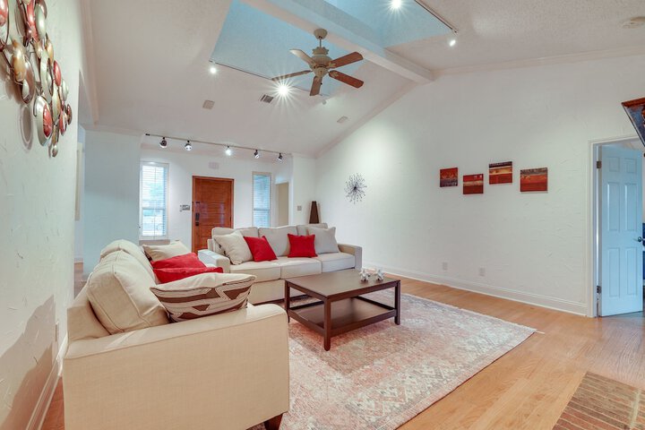 Modern Carrollton Home - Private Pool & Grill