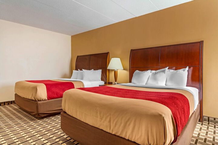 Econo Lodge Inn & Suites Brookings