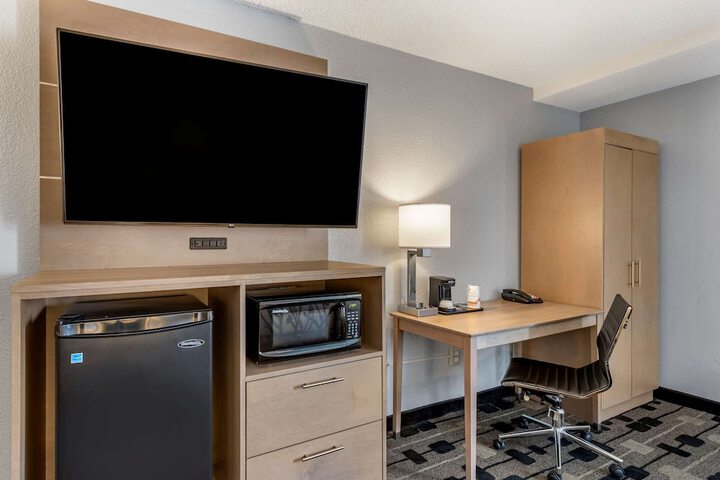 Room 15 of 32