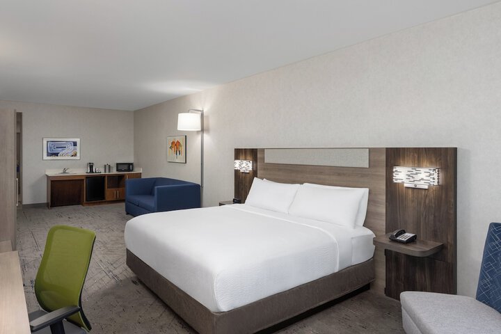 Room 42 of 60