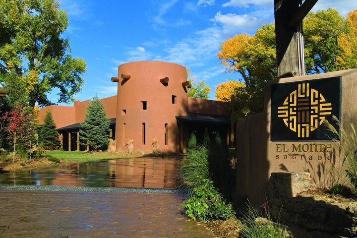 El Monte Sagrado Living Resort & Spa
