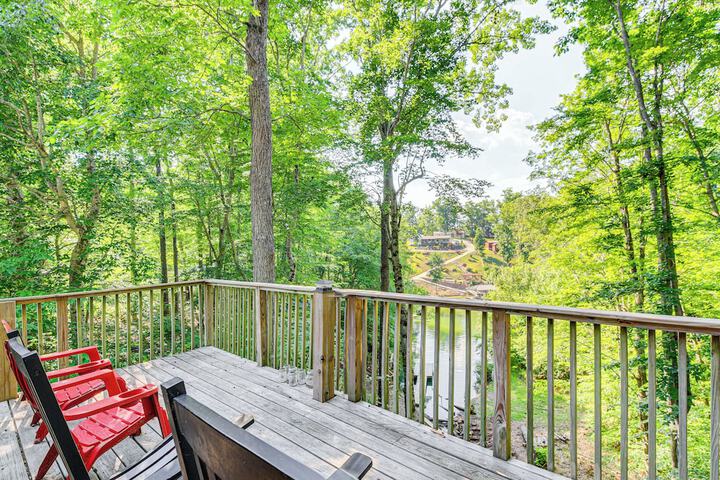 Dandridge Home on Douglas Lake w / Hot Tub & Dock!
