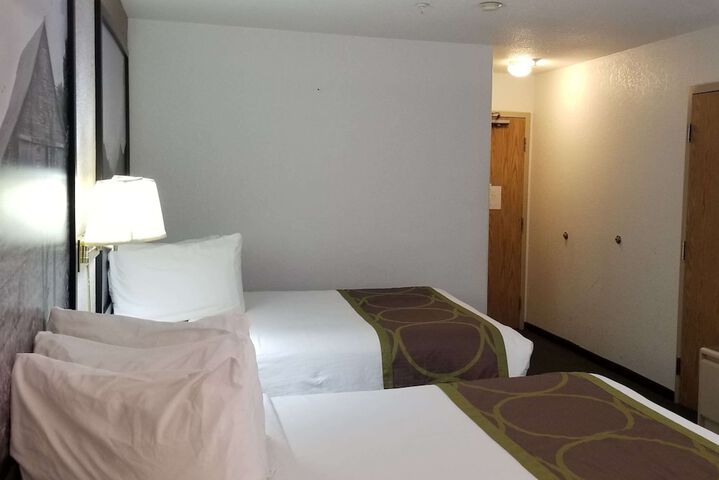 Room 14 of 28