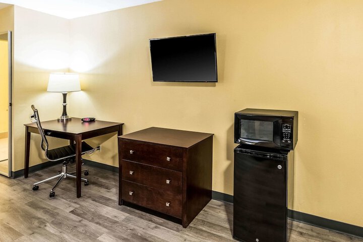 Room 11 of 32