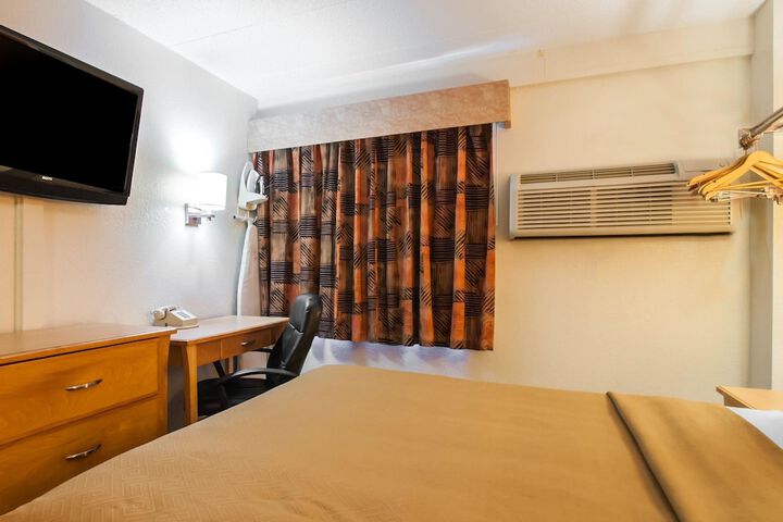 Room 11 of 21