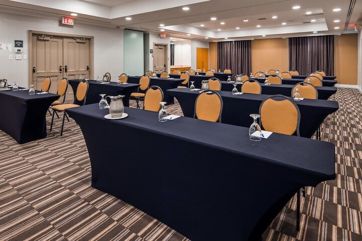 Best Western Premier Toronto Airport Carlingview Hotel