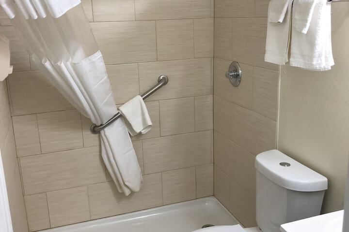 Room 10 of 17