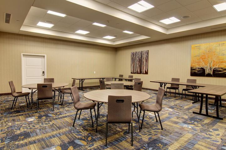 Holiday Inn Express Fargo SW - I-94 Medical Center by IHG