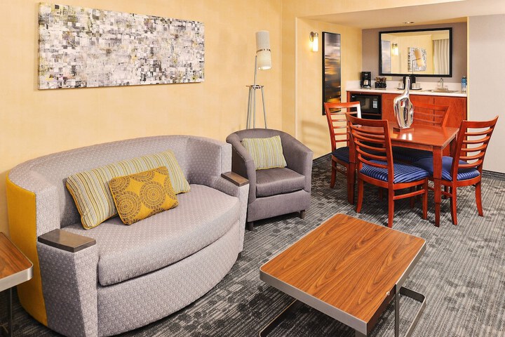 Room 33 of 68