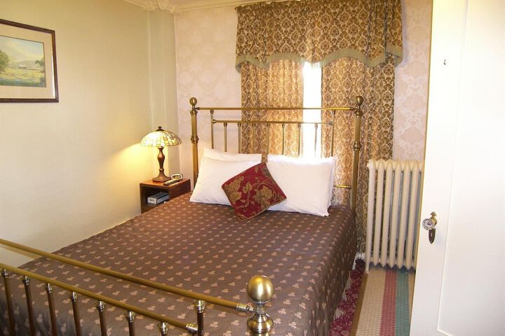 Van Gilder Hotel