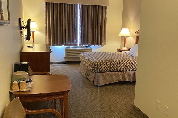 Room 27 of 41