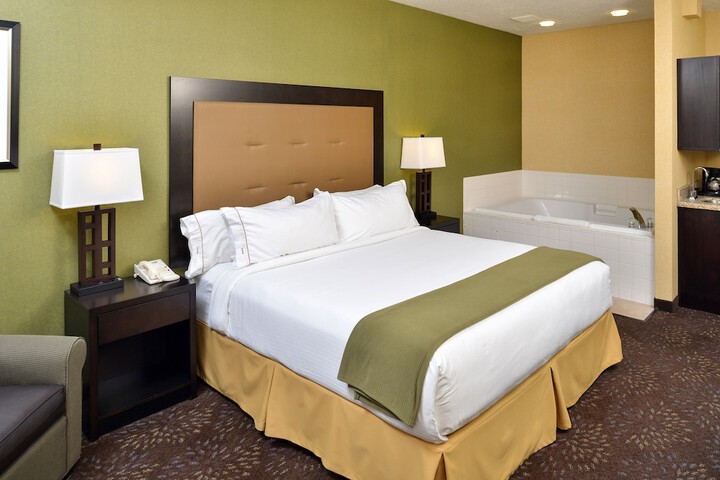 Holiday Inn Express Hotel & Suites Charlotte by IHG