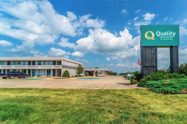 Quality Inn & Suites Vandalia near I-70 and Hwy 51