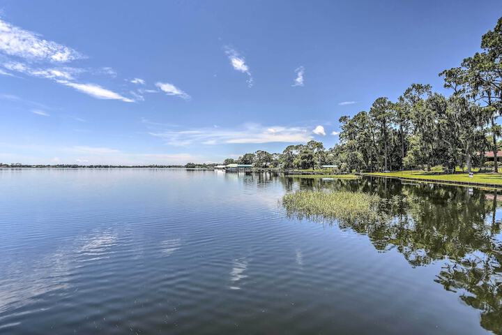 Lakefront Home w / Game Room Kayaks, & Fire Pit