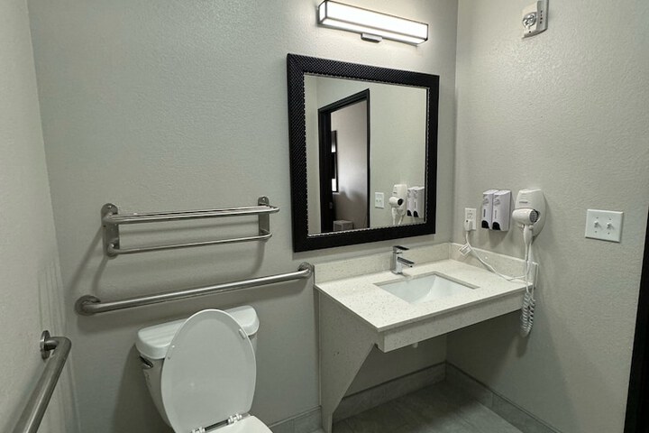 Room 26 of 38
