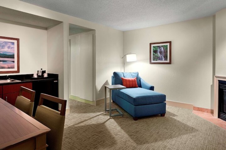 Room 11 of 38