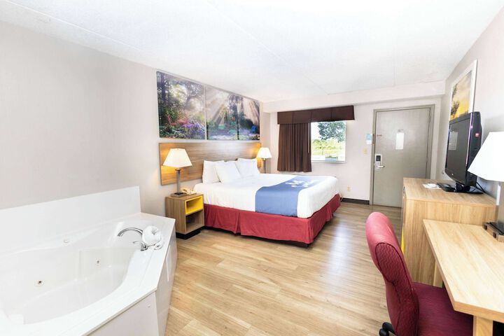 Room 21 of 37