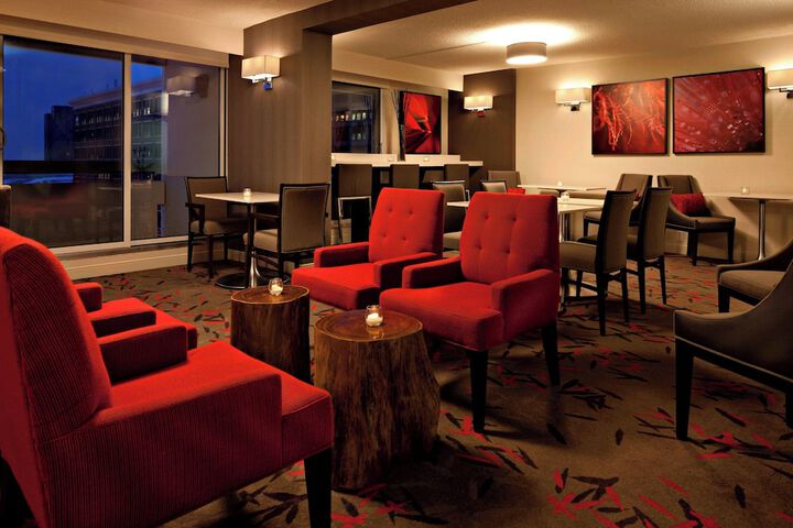 Lounge 64 of 77