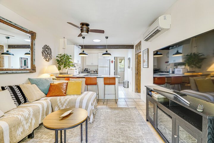Vibrant casa Paloma w / Patio - Near Vineyards!
