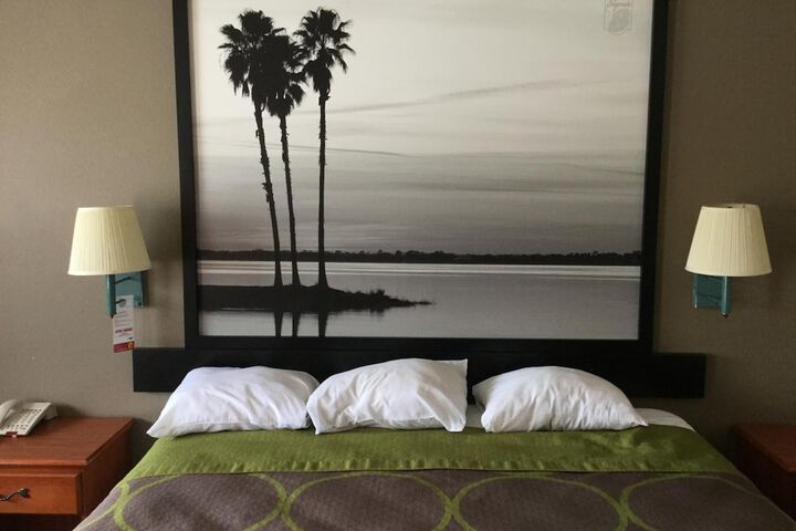 Room 18 of 19