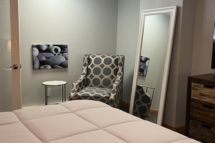 Room 32 of 37