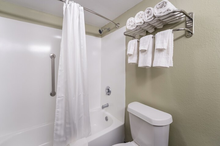Room 13 of 28