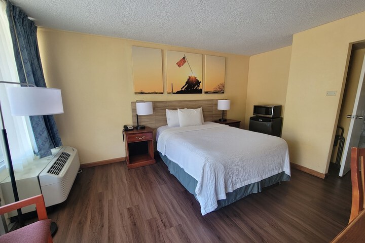 Room 9 of 18