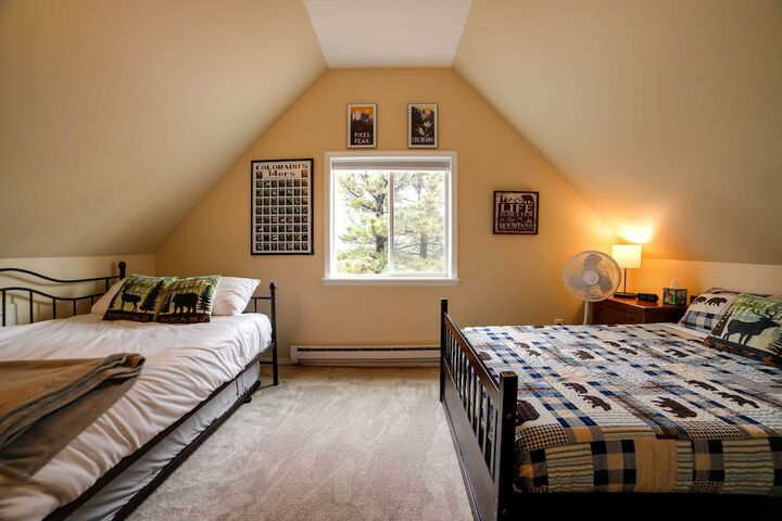 mountain Haven w / Deck + Pikes Peak Views!