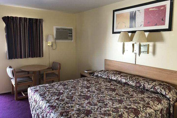 Room 11 of 25