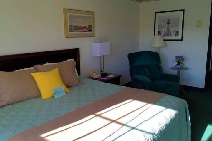 Camden Riverhouse Hotel