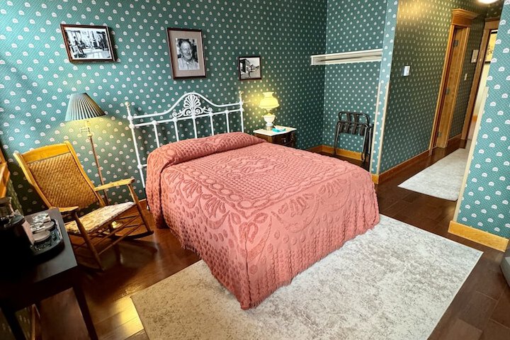 Room 32 of 67