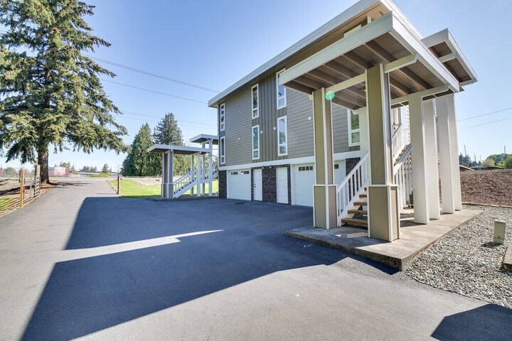 Luxurious Tacoma Retreat w / Quartz Countertops!