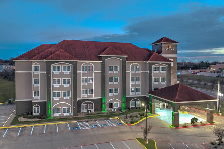 La Quinta Inn & Suites by Wyndham Paris