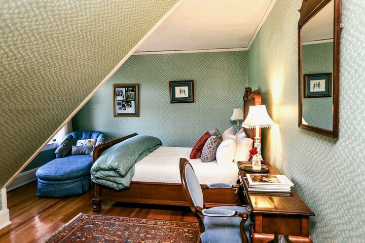 Room 121 of 275