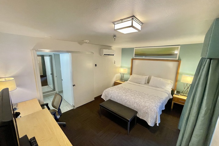 Room 14 of 28