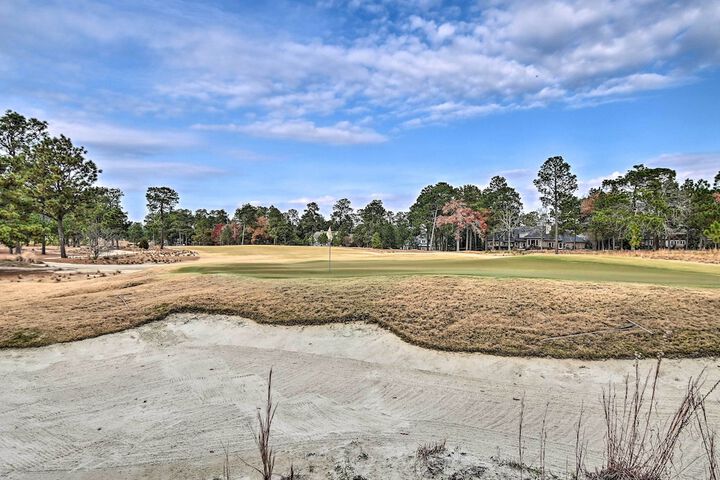 Pinehurst Gem on Golf Course & Putting Green!