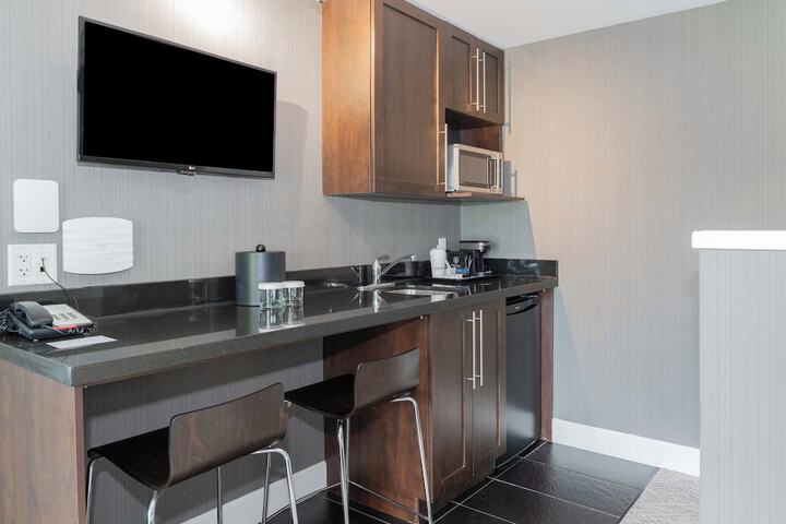Sandman Signature Vancouver Airport Hotel & Resort
