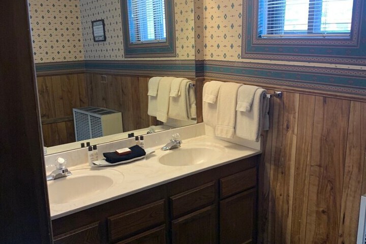 Room 4 of 12