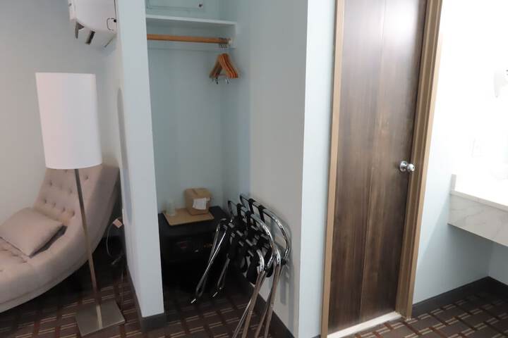 Room 62 of 76