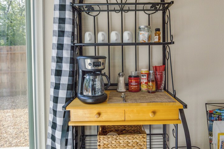 Charming Gravois Mills Escape w / Private Backyard!