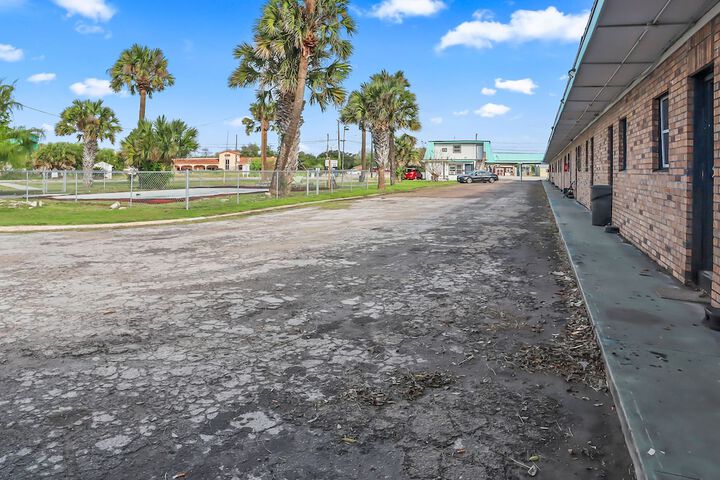 Mathis Motel