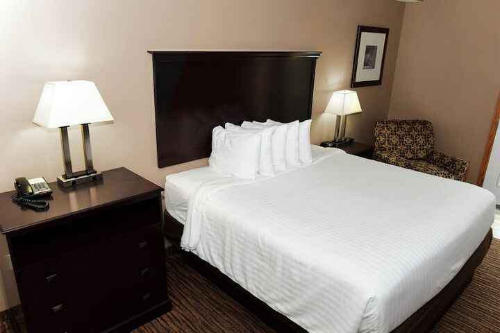 Room 100 of 118