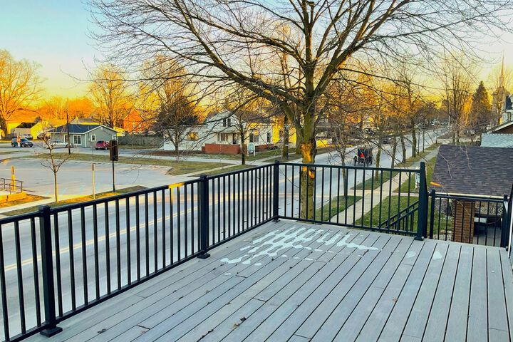 The Loft 3BR Apartment with Scenic Deck